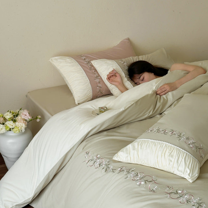 Elegant cotton bedding set with embroidery and bows