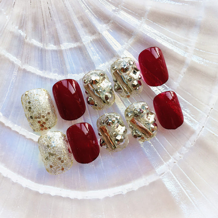 Nail art with luxurious glitter and floral design Stornfield