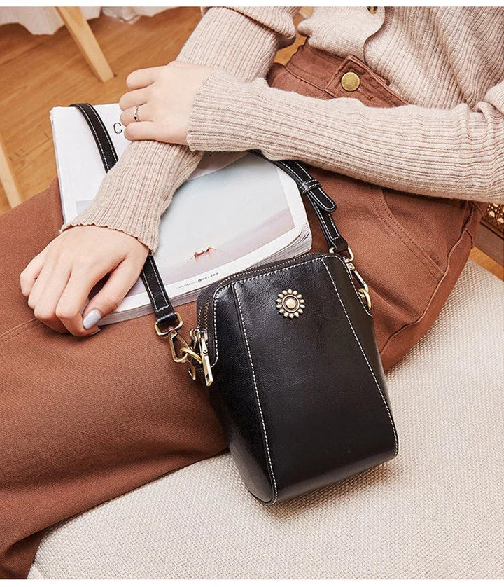 Vertical Mobile Phone Pouch | Stornfield