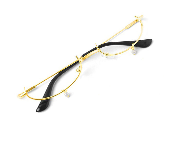 Elegant Long Pearl Chain Eyewear Holder Stornfield