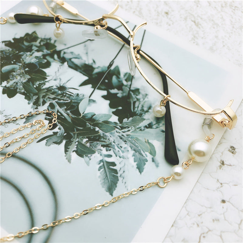 Elegant Long Pearl Chain Eyewear Holder Stornfield