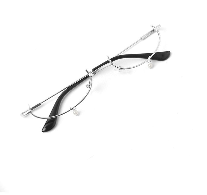 Elegant Long Pearl Chain Eyewear Holder Stornfield