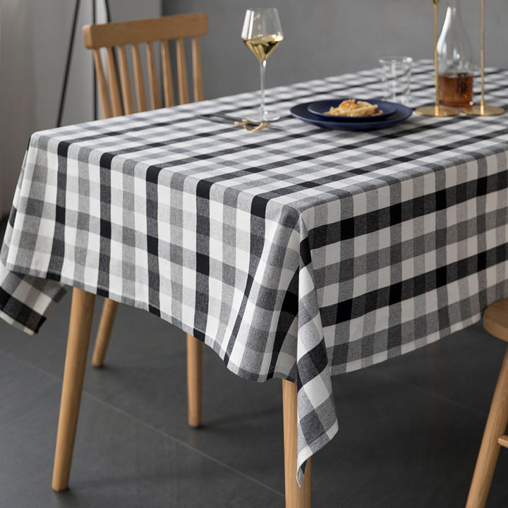 Water-repellent rectangular tablecloth in classic Vichy check made of cotton-linen