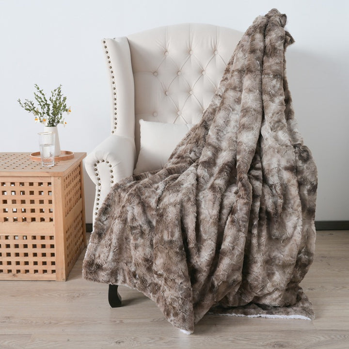Women's luxurious cuddly blanket made of soft microfiber fabric Stornfield