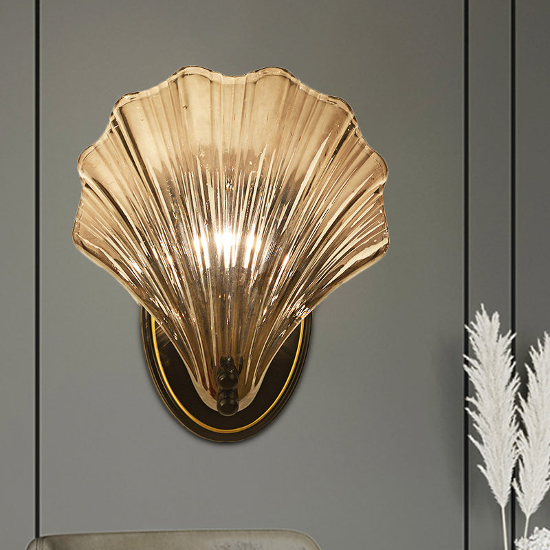 Single Scalloped Shell Wall Lamp Country Style Black/Gold Ribbed Glass Sconce Lighting Fixture | Stornfield