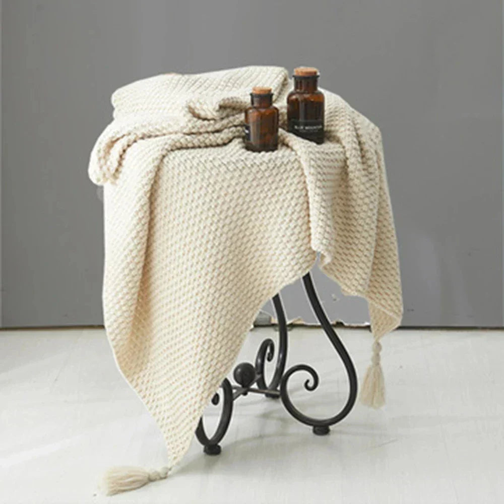 Stornfield | Knitted Wool Blanket with Fringes - NordicCozy