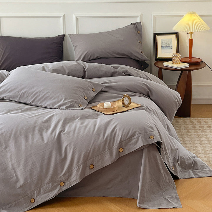 Duvet cover set made of washed cotton with button closure