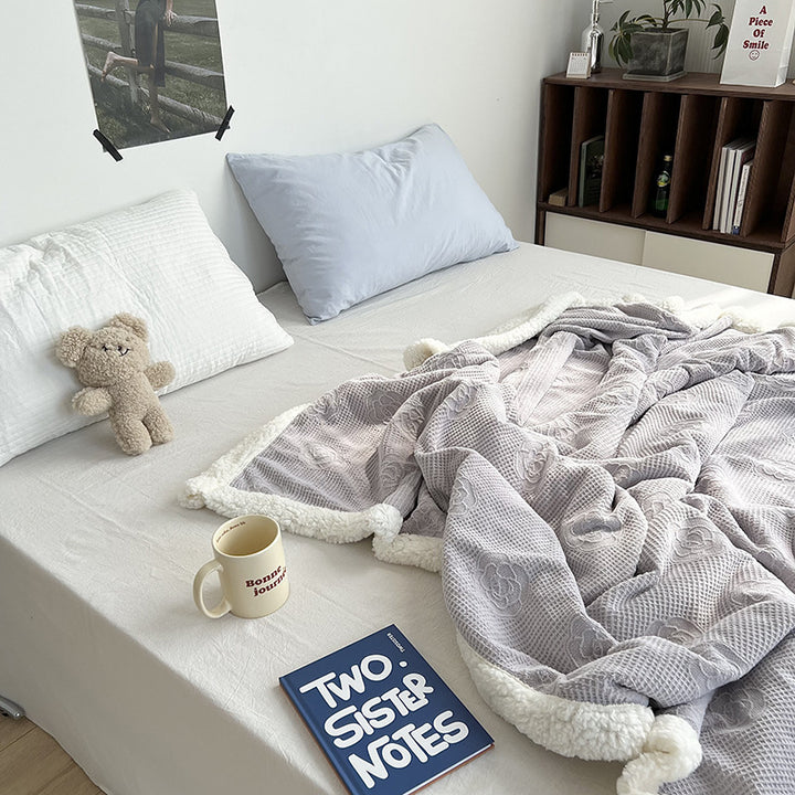 Double-sided cuddle blanket, milk fiber fleece and lamb fleece imitation