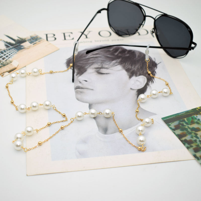 Elegant Pearl Chain Eyewear Holder Stornfield