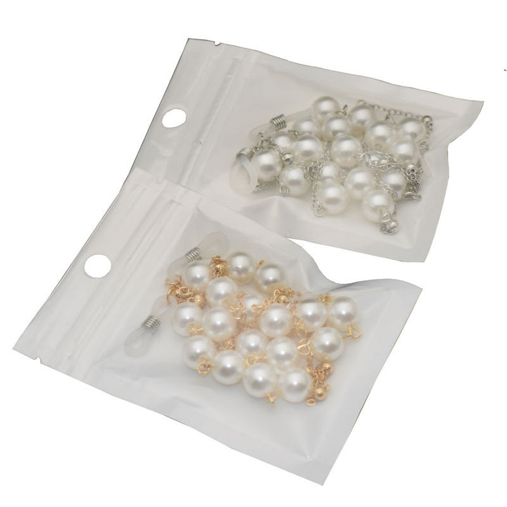 Elegant Pearl Chain Eyewear Holder Stornfield