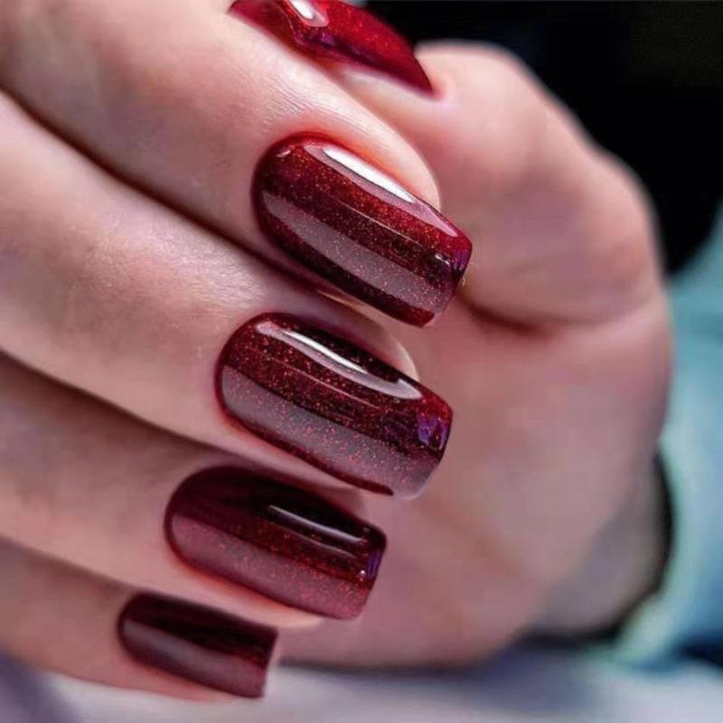Elegant artificial nails in fashionable stiletto design Stornfield