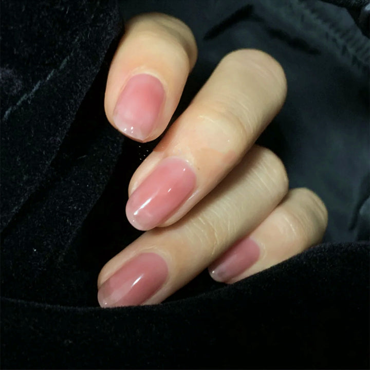 Elegant artificial nails in a natural look Stornfield