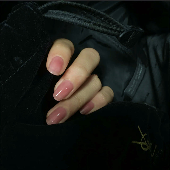 Elegant artificial nails in a natural look Stornfield