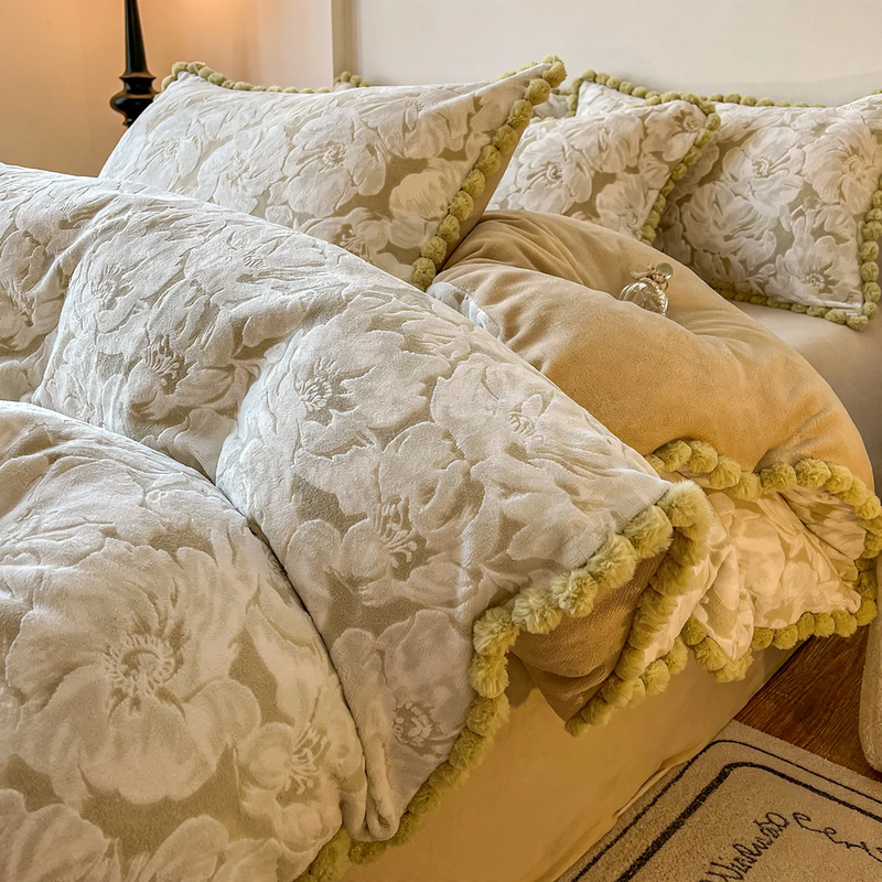Luxurious winter bedding set made of milk fiber fleece