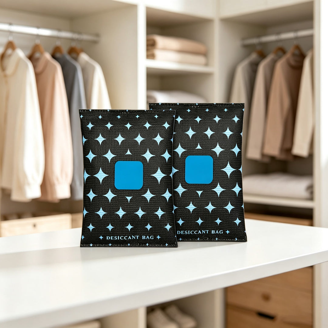 Reusable dehumidifying bag with color indicator