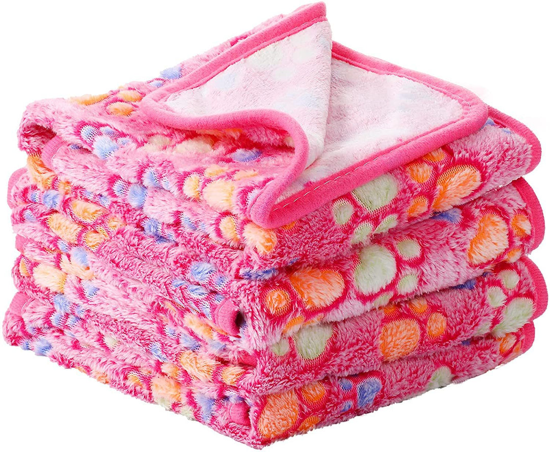 Pet mat made of fleece, paw and bone pattern