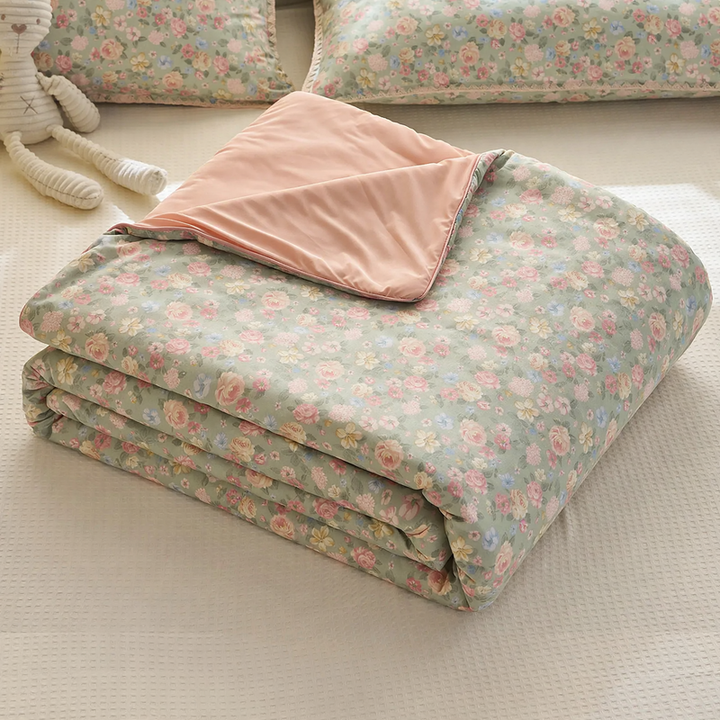 Summer lightweight cooling blanket with cooling fibers