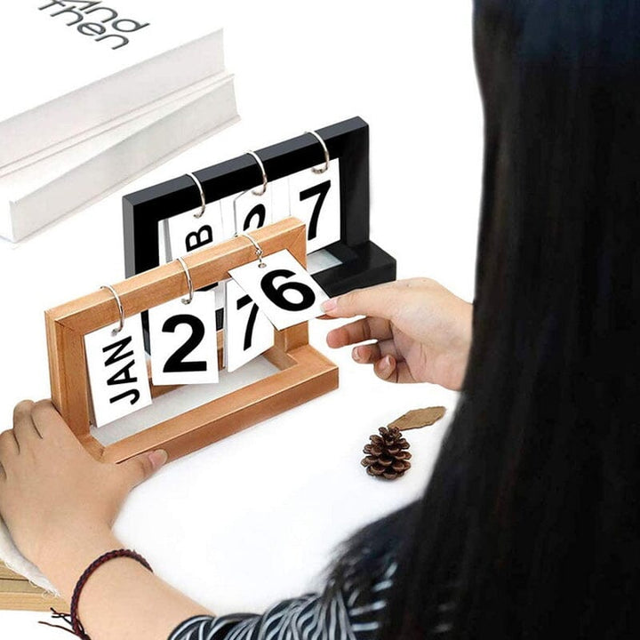 Dutch teak wood desk calendar | Stornfield
