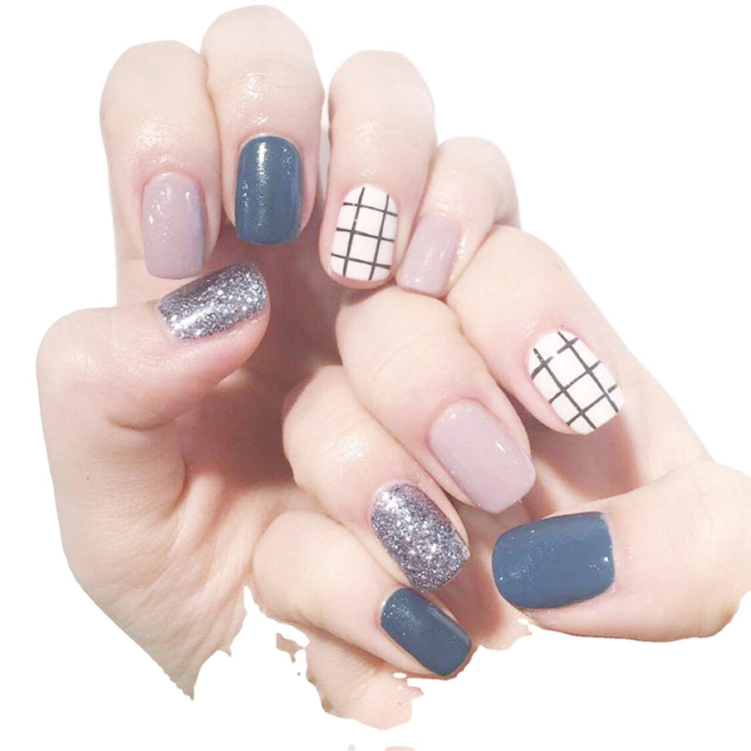 Nail art design with glamorous accents Stornfield