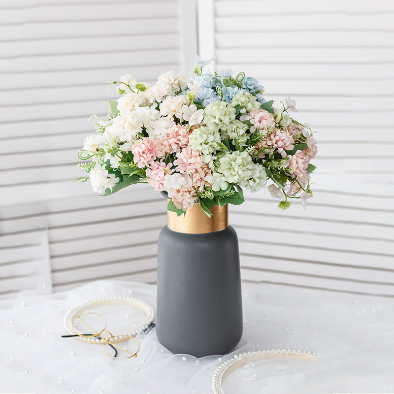 Elegant Floral Arrangement  1790318260