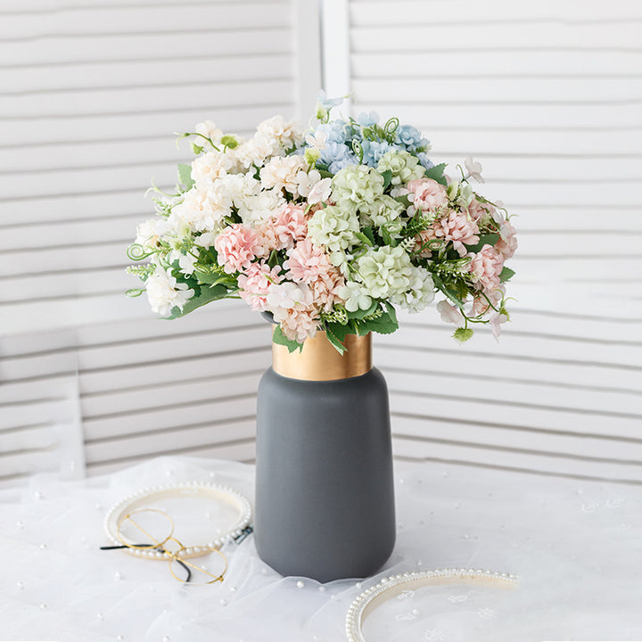 Elegant Floral Arrangement  1790318260