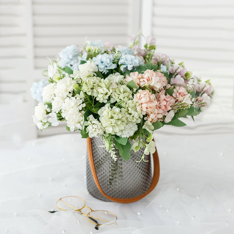 Elegant Floral Arrangement  1790318260