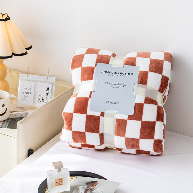 Stornfield | Stylish blanket in checkered pattern for your home