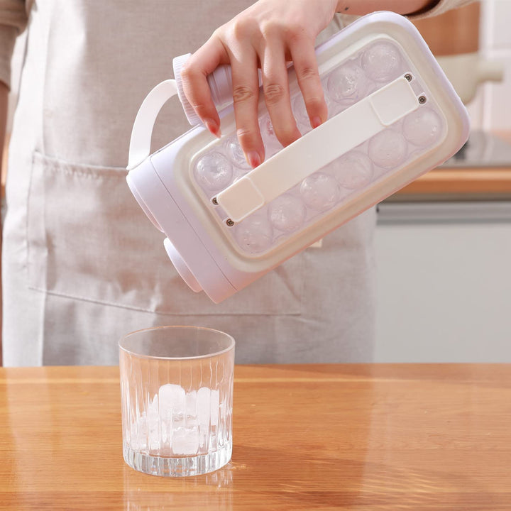 Space-saving ice cube maker for refreshing delicacies at home | Stornfield