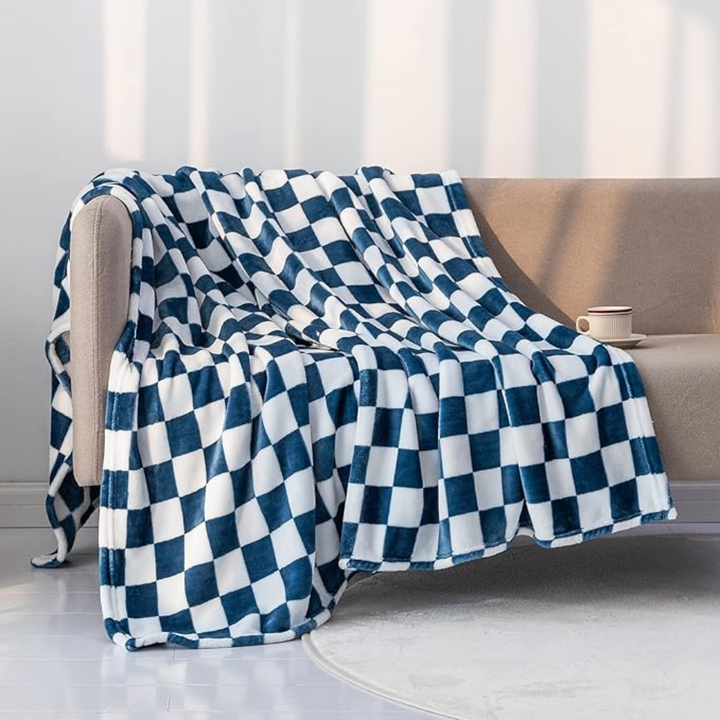 Stornfield | Stylish blanket in checkered pattern for your home