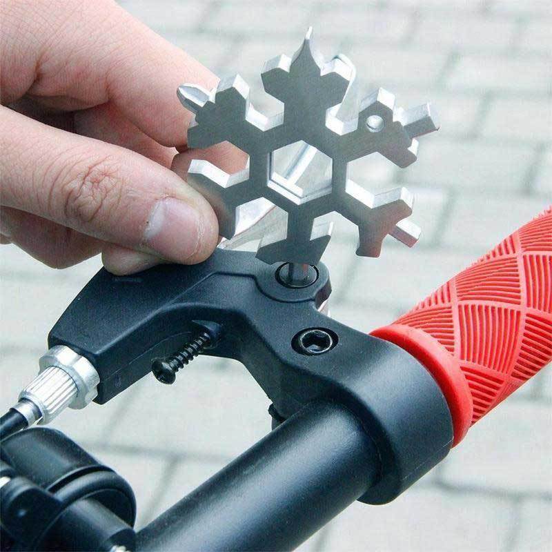 18-in-1 Snowflake Multi-tool Gift Set | Stornfield