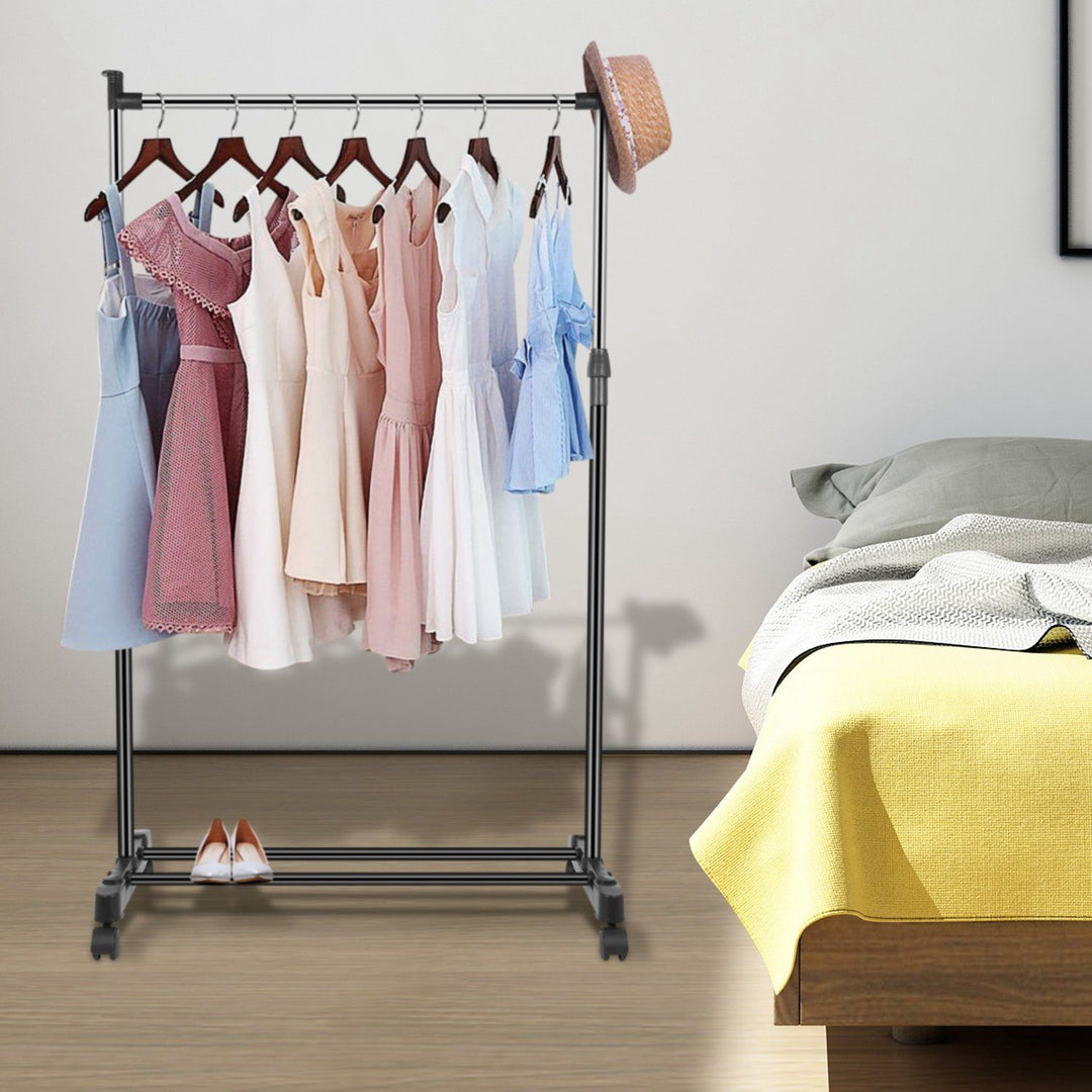 Stornfield | Height-adjustable garment rack with 15 kg/33 lbs capacity.