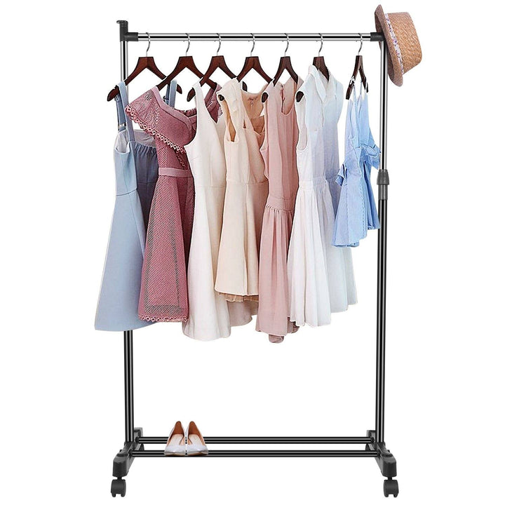 Stornfield | Height-adjustable garment rack with 15 kg/33 lbs capacity.