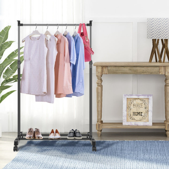 Stornfield | Height-adjustable garment rack with 15 kg/33 lbs capacity.