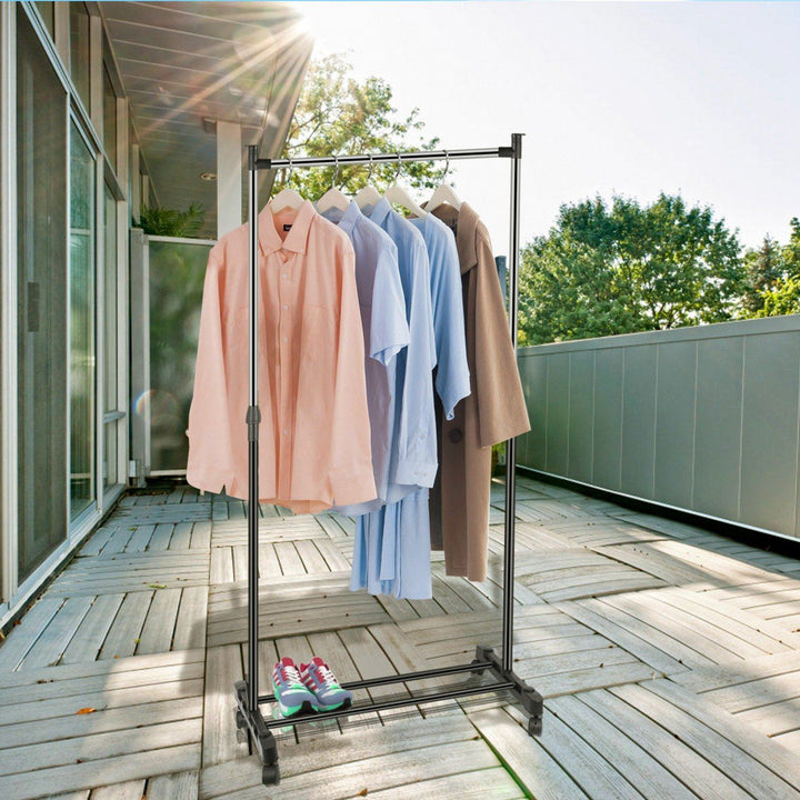 Stornfield | Height-adjustable garment rack with 15 kg/33 lbs capacity.