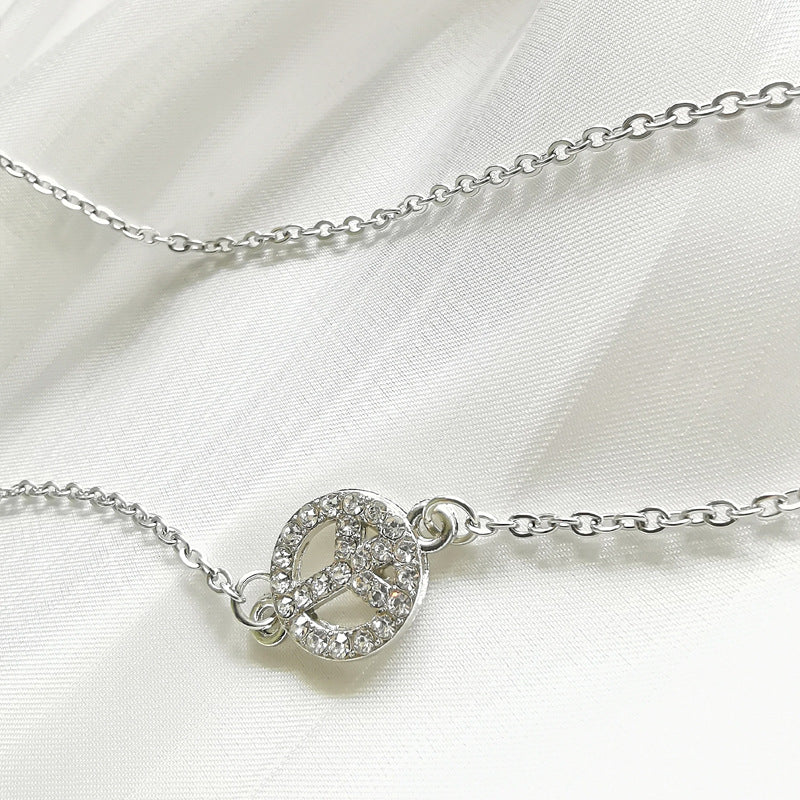Elegant Necklace with Filigree Pendant Stornfield