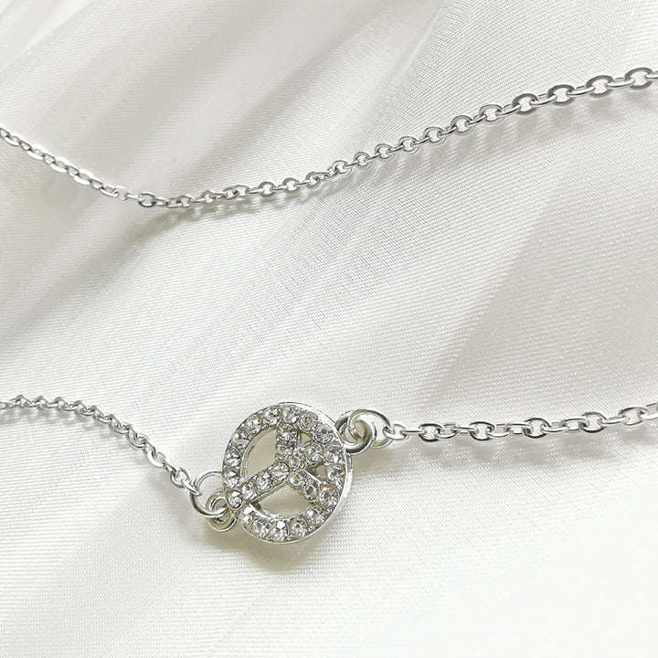 Elegant Necklace with Filigree Pendant Stornfield