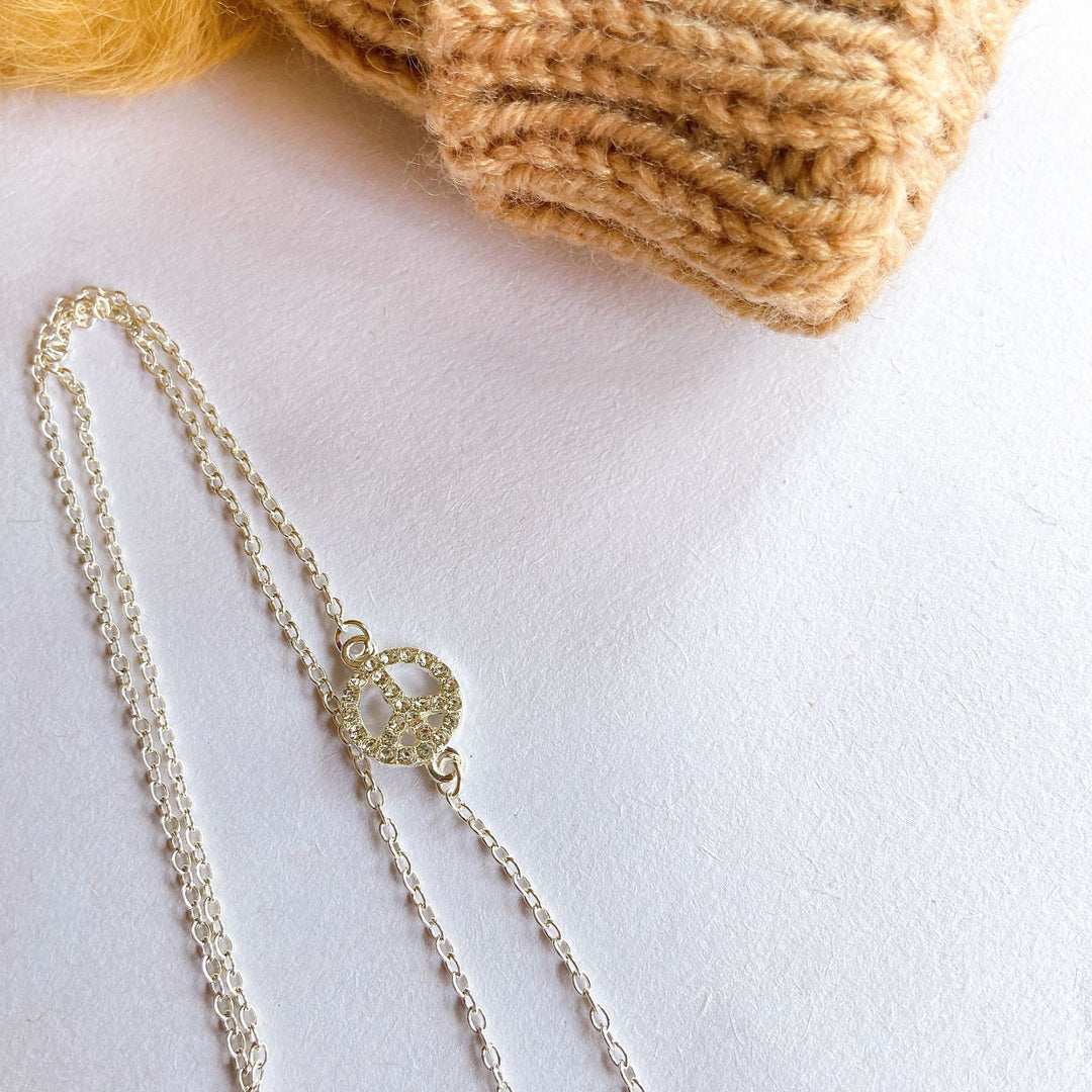 Elegant Necklace with Filigree Pendant Stornfield