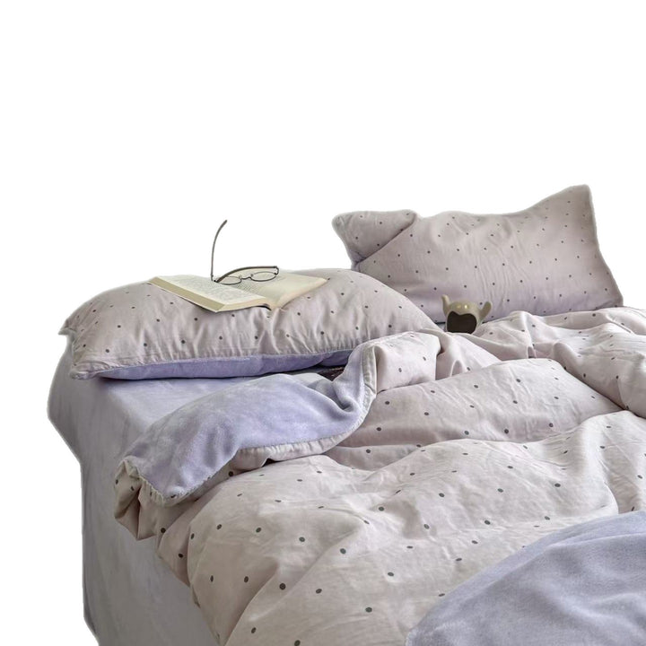 Warm bedding set with polka dot pattern, milk fiber fleece
