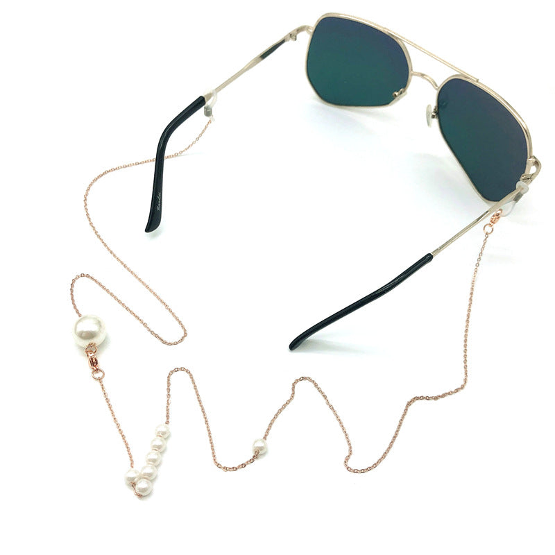 Elegant Pearl Chain Eyewear Holder Stornfield
