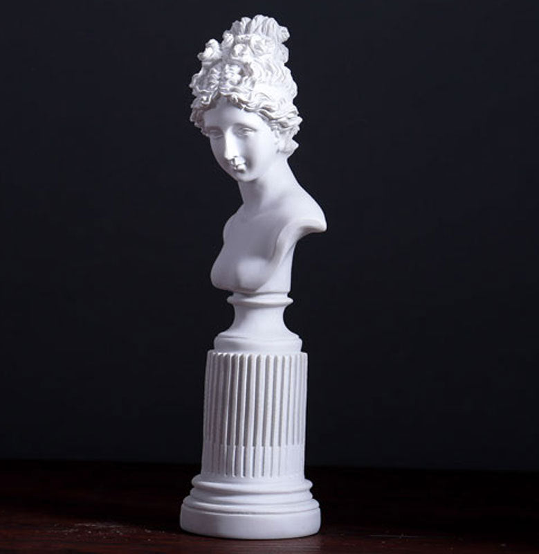 Stornfield | Statue of Greek goddess