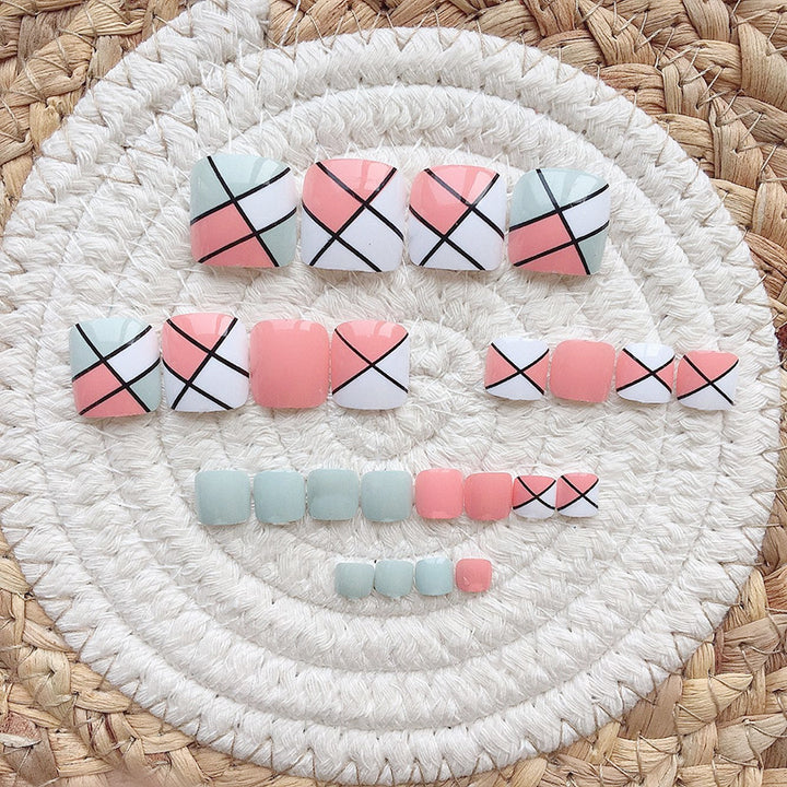 Artful toenails with modern design Stornfield