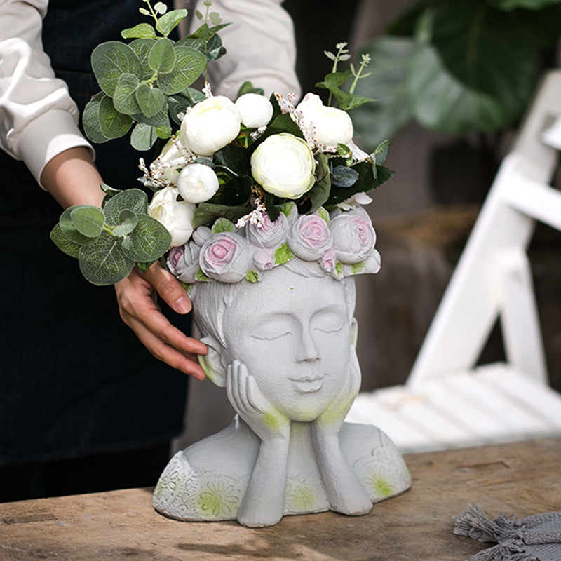 Decorative head with rosary Stornfield