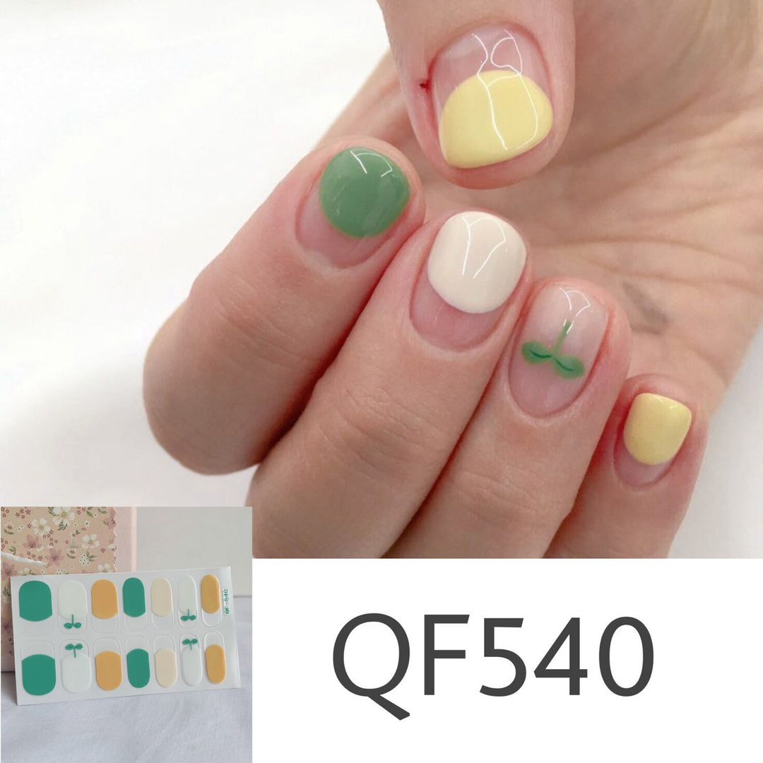 Artificial nail art with star design Stornfield