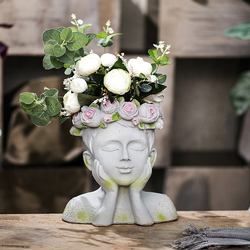 Decorative head with rosary Stornfield
