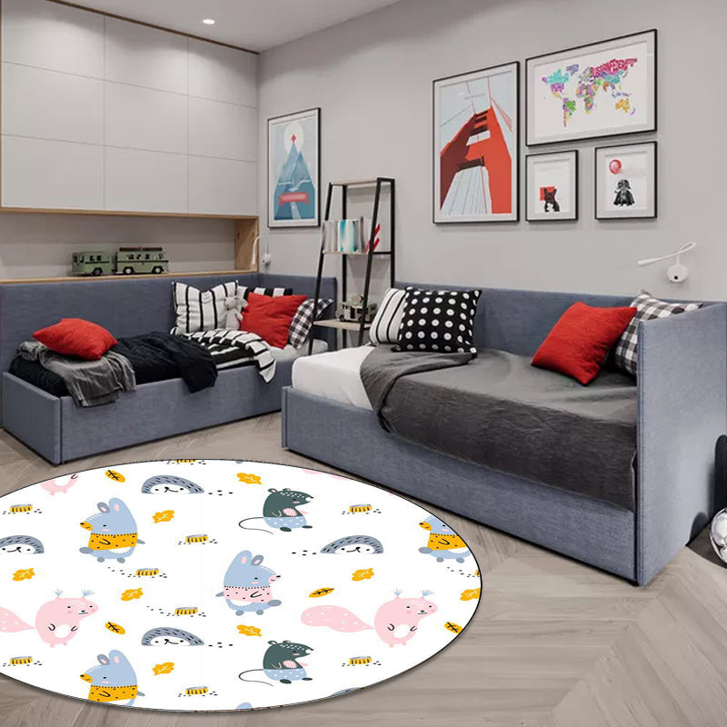Stornfield | Kids' bedroom rug in white with animal print (rabbit, hedgehog, leaf), machine-washable polyester rug, pet-friendly area rug
