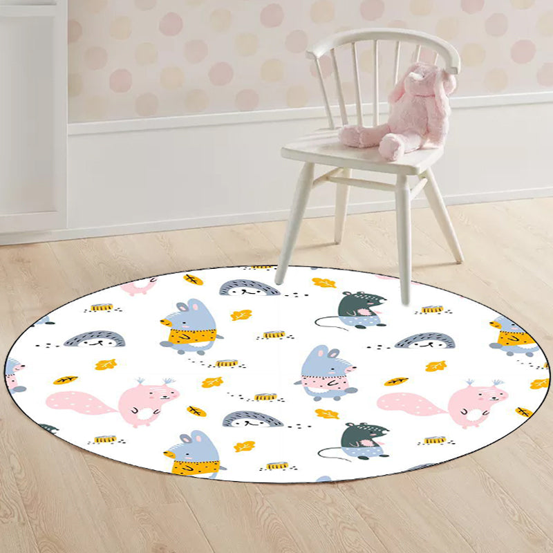 Stornfield | Kids' bedroom rug in white with animal print (rabbit, hedgehog, leaf), machine-washable polyester rug, pet-friendly area rug