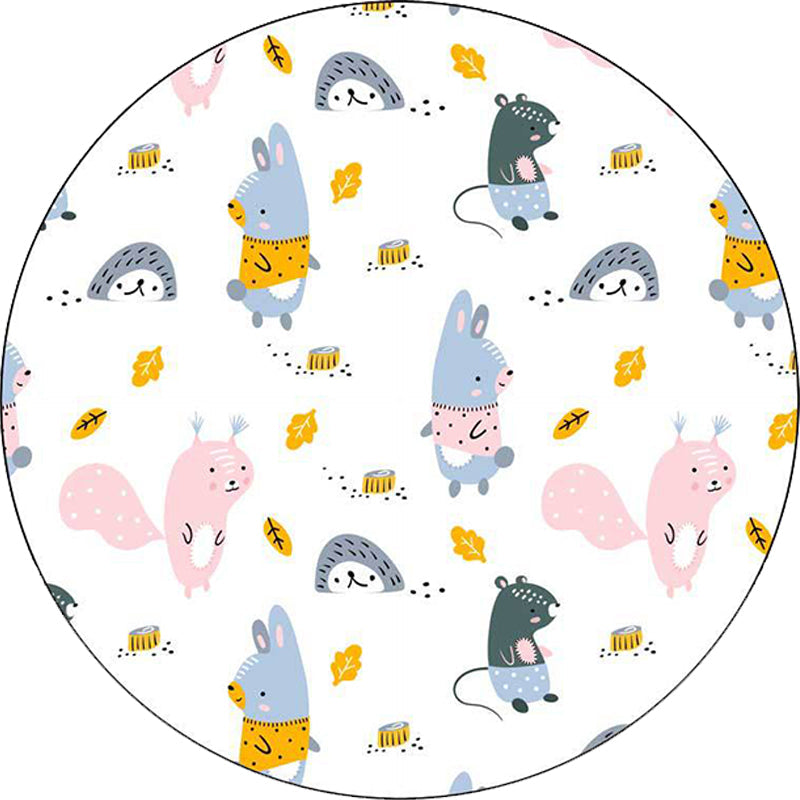 Stornfield | Kids' bedroom rug in white with animal print (rabbit, hedgehog, leaf), machine-washable polyester rug, pet-friendly area rug