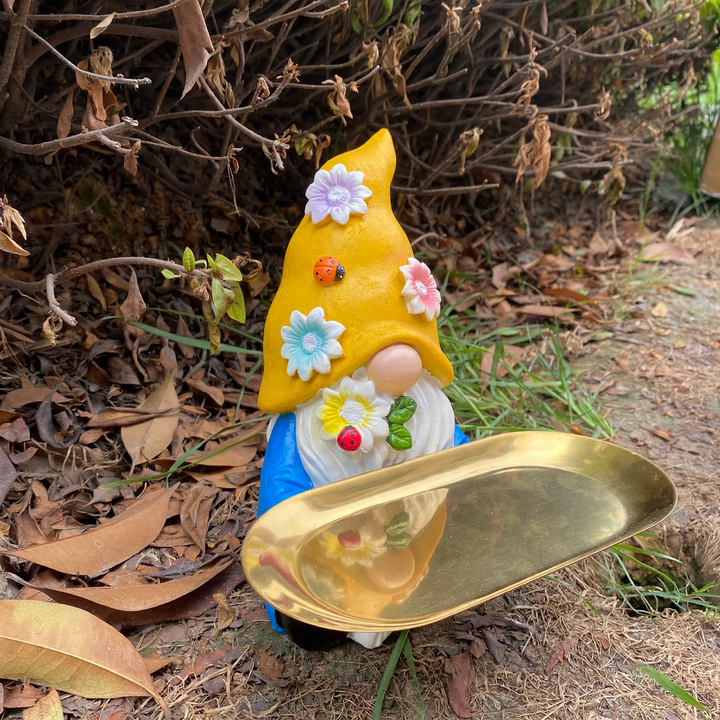 Gnome figure with red hat and hydrant motif