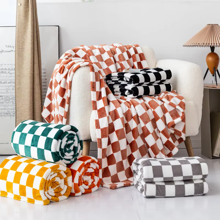 Stornfield | Stylish blanket in checkered pattern for your home