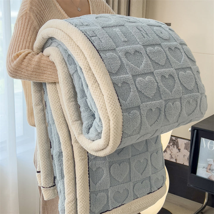 Fluffy throw blanket with heart pattern, double-sided thickened